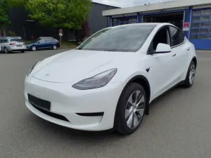 Tesla Model Y Standard Range 2023