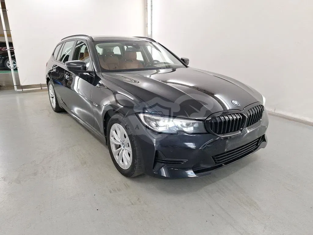 BMW 3 Series Touring 330e 2022