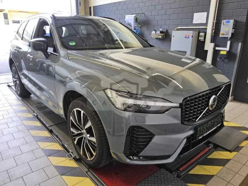 Volvo XC60 3.2 Plus Dark 2024