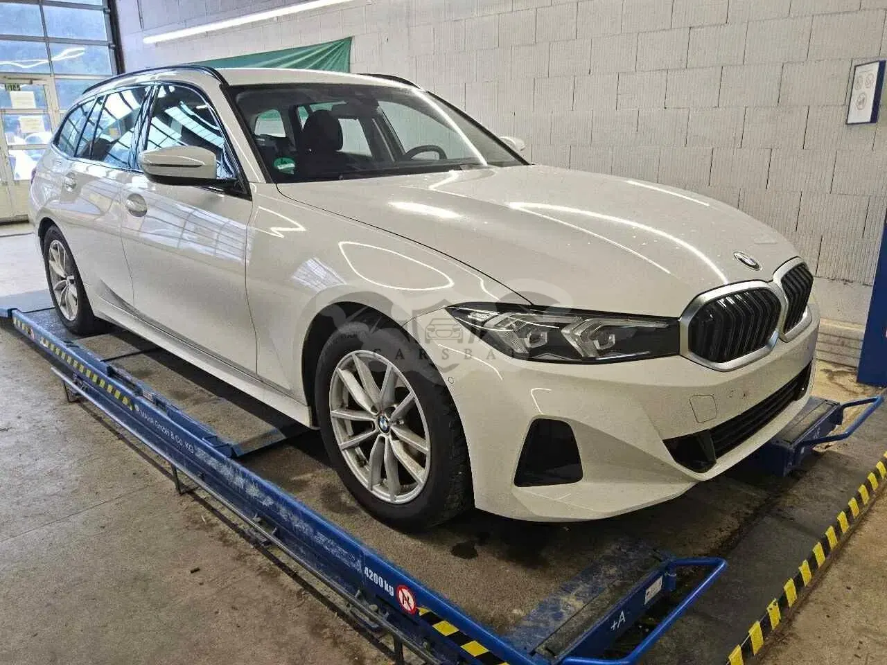 BMW 3 Series Touring 318i 2025