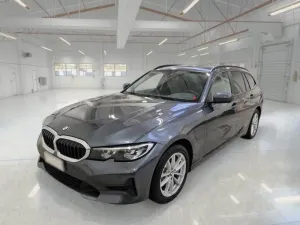 BMW 3 Series Touring 330e Business 2021