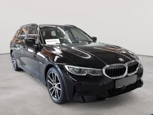 BMW 3 Series Touring 330e Advantage 2021