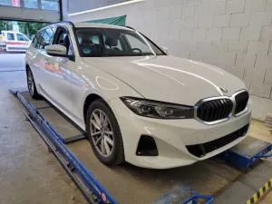 BMW 3 Series Touring 318i 2023
