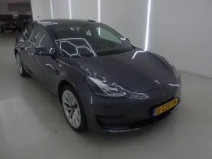 Tesla Model 3 Standard Range Plus 60 kWh 2023