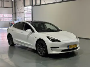 Tesla Model 3 Standard Range Plus 60 kWh 2020