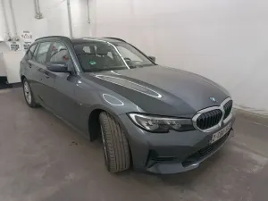 BMW 3 Series Touring 320e 2022