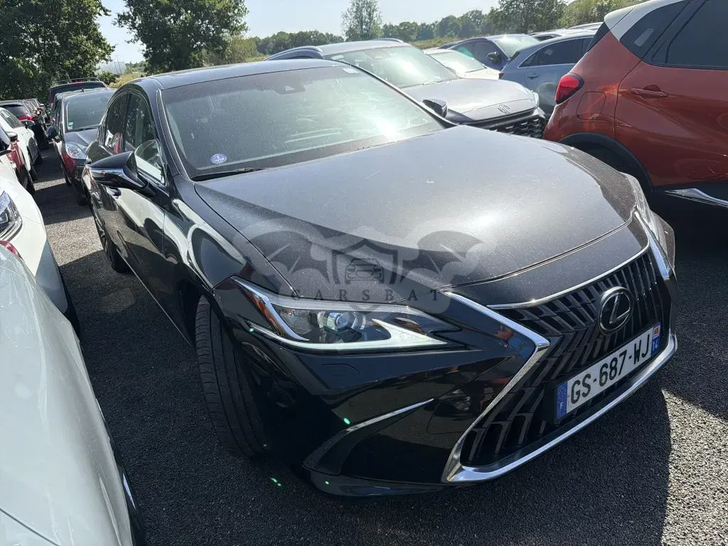 Lexus ES 300h Luxe 2023