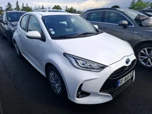 Toyota Yaris 1.5h Dynamic Business 2022
