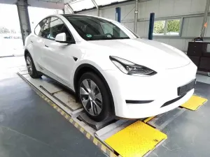 Tesla Model Y Standard Range 2023
