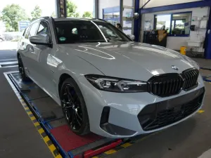 BMW 3 Series Touring 330e 2023