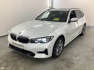 BMW 3 Series Touring 330e 2021