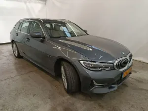 BMW 3 Series Touring 320e Luxury 2022
