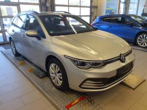 Volkswagen Golf Variant 1.5 eTSI Life 2023