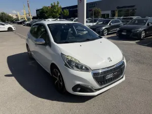 Peugeot 208 1.2i Allure 2015