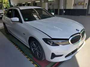 BMW 3 Series Touring 320e Advantage 2022