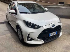Toyota Yaris 1.5h Business 2021