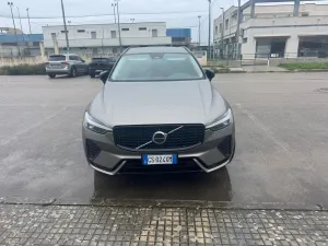 Volvo XC60 2.0 B4 Plus Dark 2024