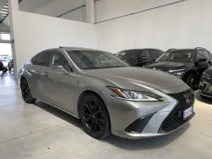 Lexus ES 300h F-Sport 2023