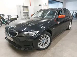 BMW 3 Series Touring 320e Business 2022
