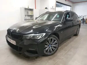 BMW 3 Series Touring 330e Business 2021