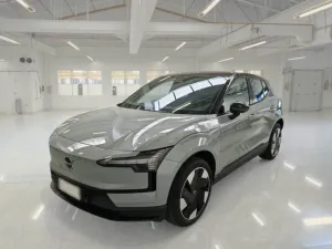 Volvo EX30 Extended Range Plus 2024