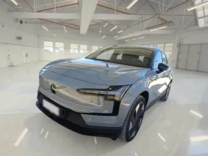 Volvo EX30 Extended Range Plus 2024