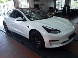 Tesla Model 3 Long Range Performance 2021