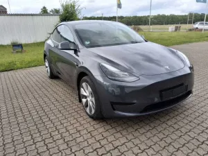 Tesla Model Y Standard Range 2023