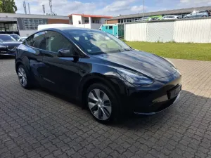 Tesla Model Y Standard Range 2023