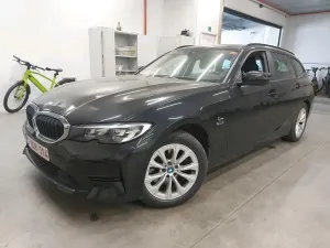 BMW 3 Series Touring 320e Business 2022
