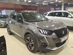 Peugeot 2008 1.2i GT 2022