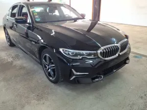 BMW 3 Series 330e Luxury 2022