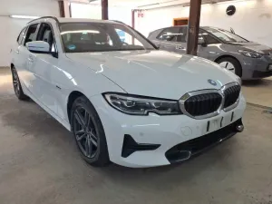 BMW 3 Series Touring 330e Sport Line 2022