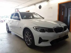 BMW 3 Series Touring 330e Sport Line 2022