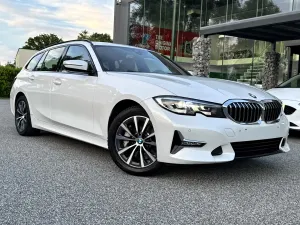 BMW 3 Series Touring 330e 2021