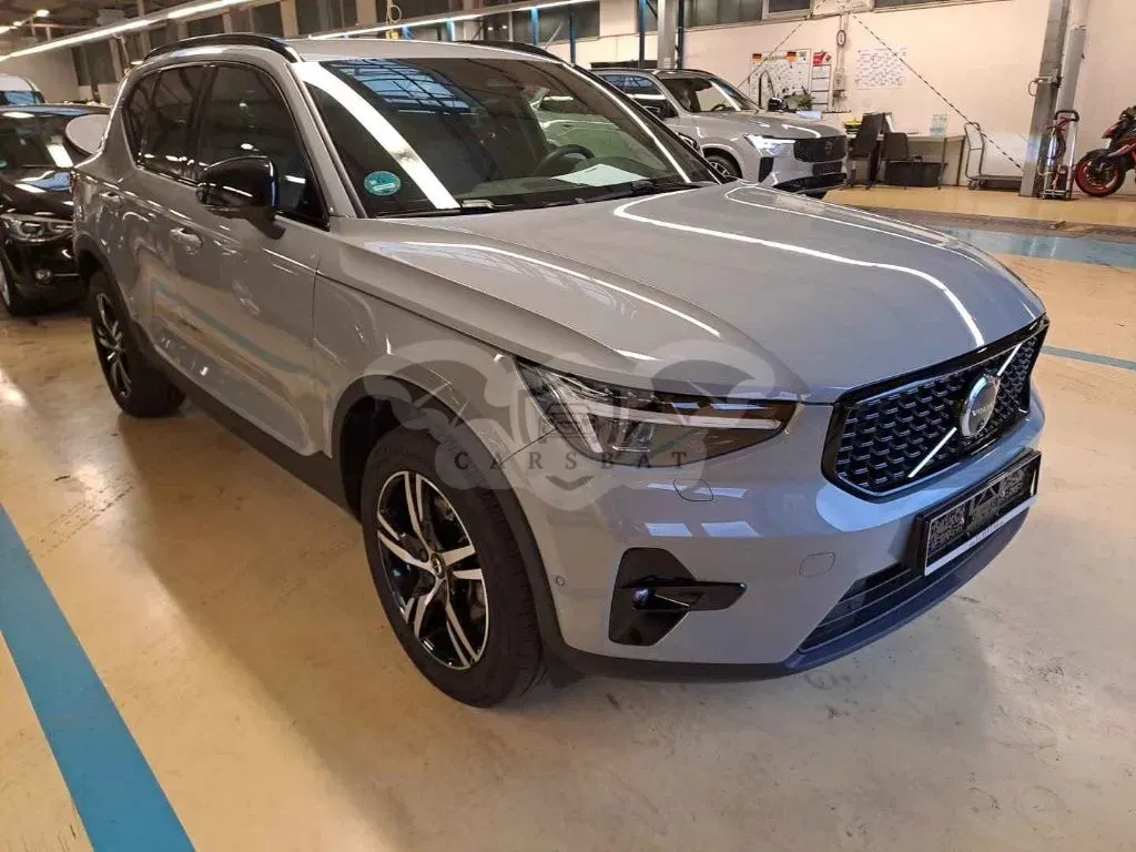 Volvo XC40 Plus Dark 2024