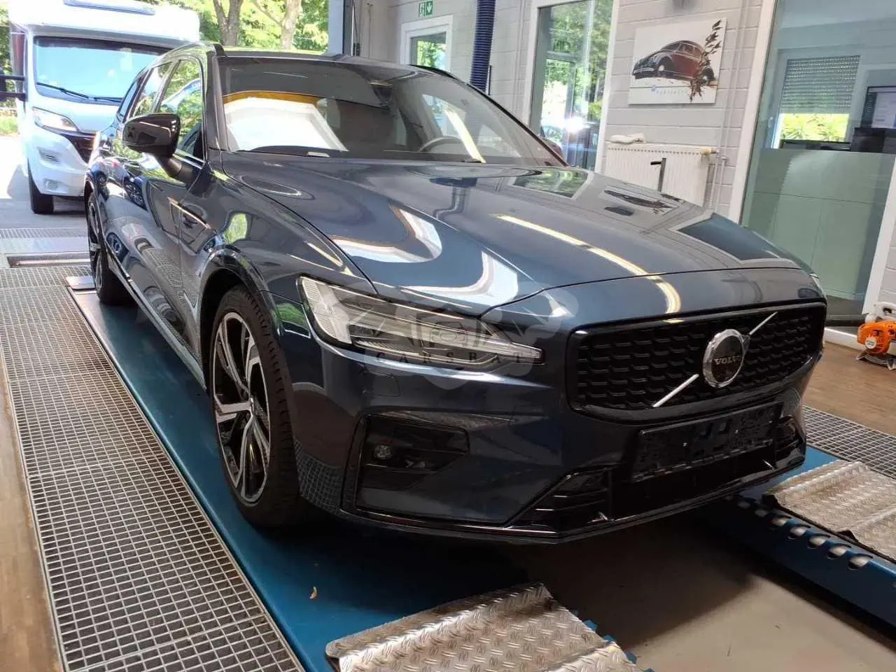 Volvo V60 B4 Plus Dark 2024