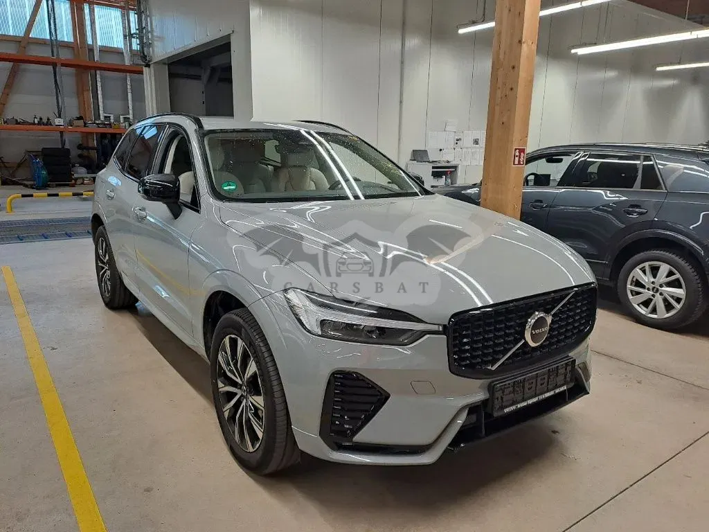 Volvo XC60 Plus Dark 2025