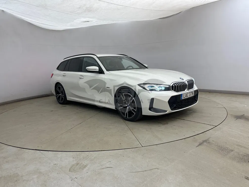 BMW 3 Series Touring 330e 2022