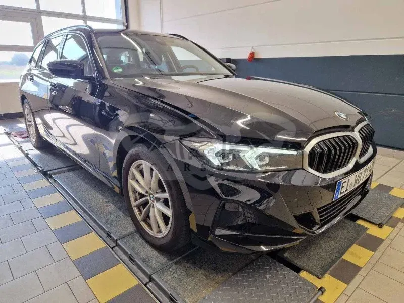 BMW 3 Series Touring 318i 2025