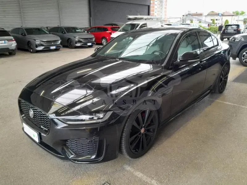 Jaguar XE 2.0d R-Dynamic Black 2023