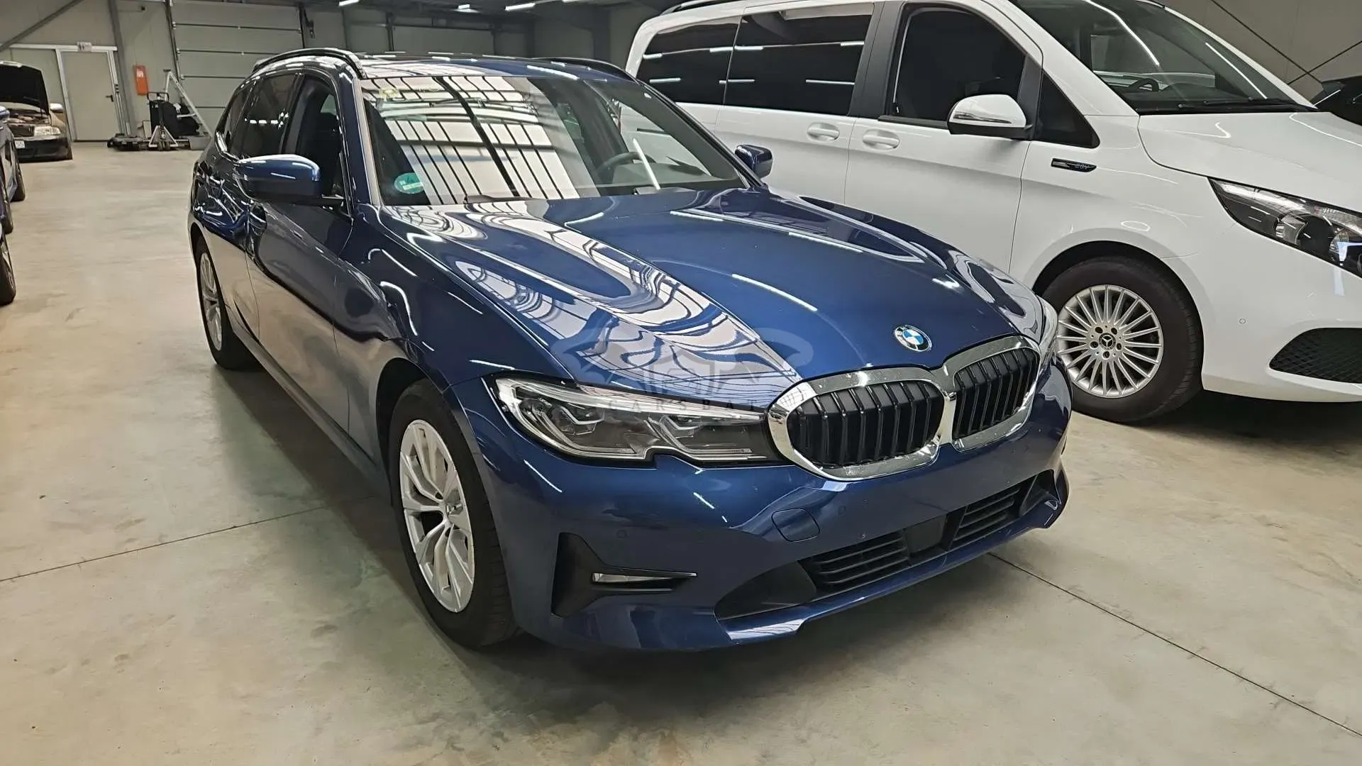 BMW 3 Series Touring 320d Advantage 2022