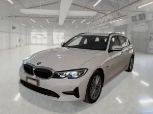 BMW 3 Series Touring 320e Business Advantage 2022