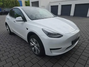 Tesla Model Y Standard Range 2023
