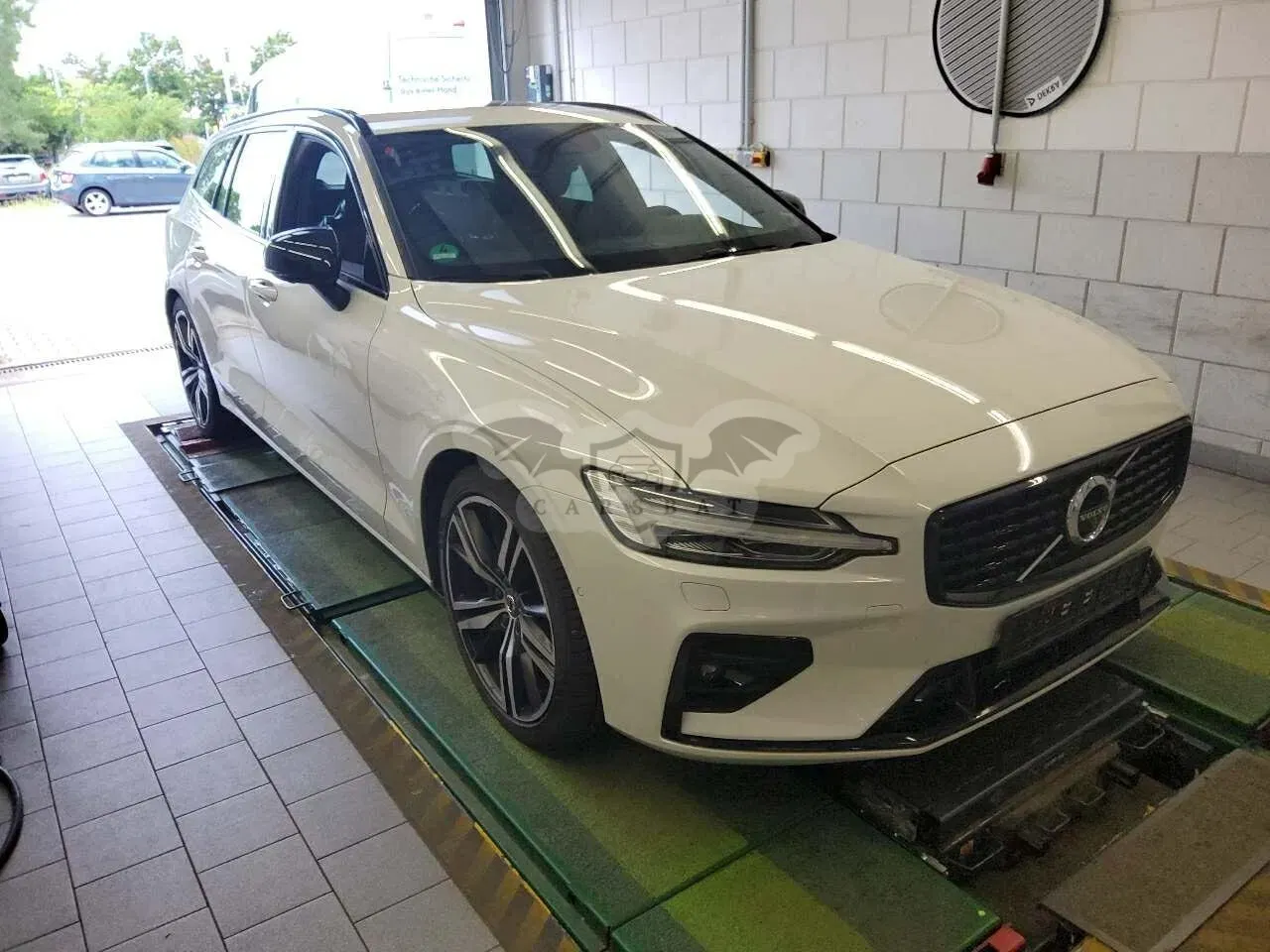 Volvo V60 B5 R-Design 2021