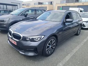 BMW 3 Series Touring 320e Business 2022