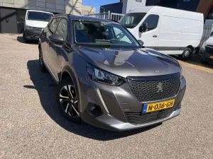 Peugeot 2008 1.2i Allure 2021