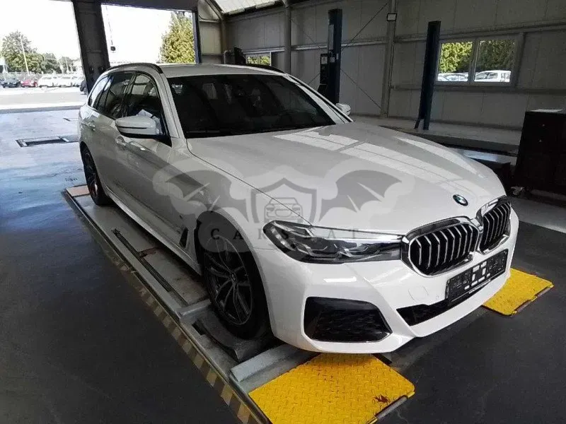 BMW 5 Series Touring 520i 2023