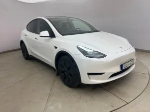 Tesla Model Y Standard Range 2024
