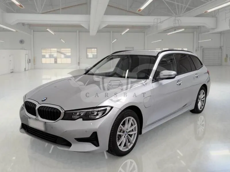 BMW 3 Series Touring 330e Business Advantage 2021